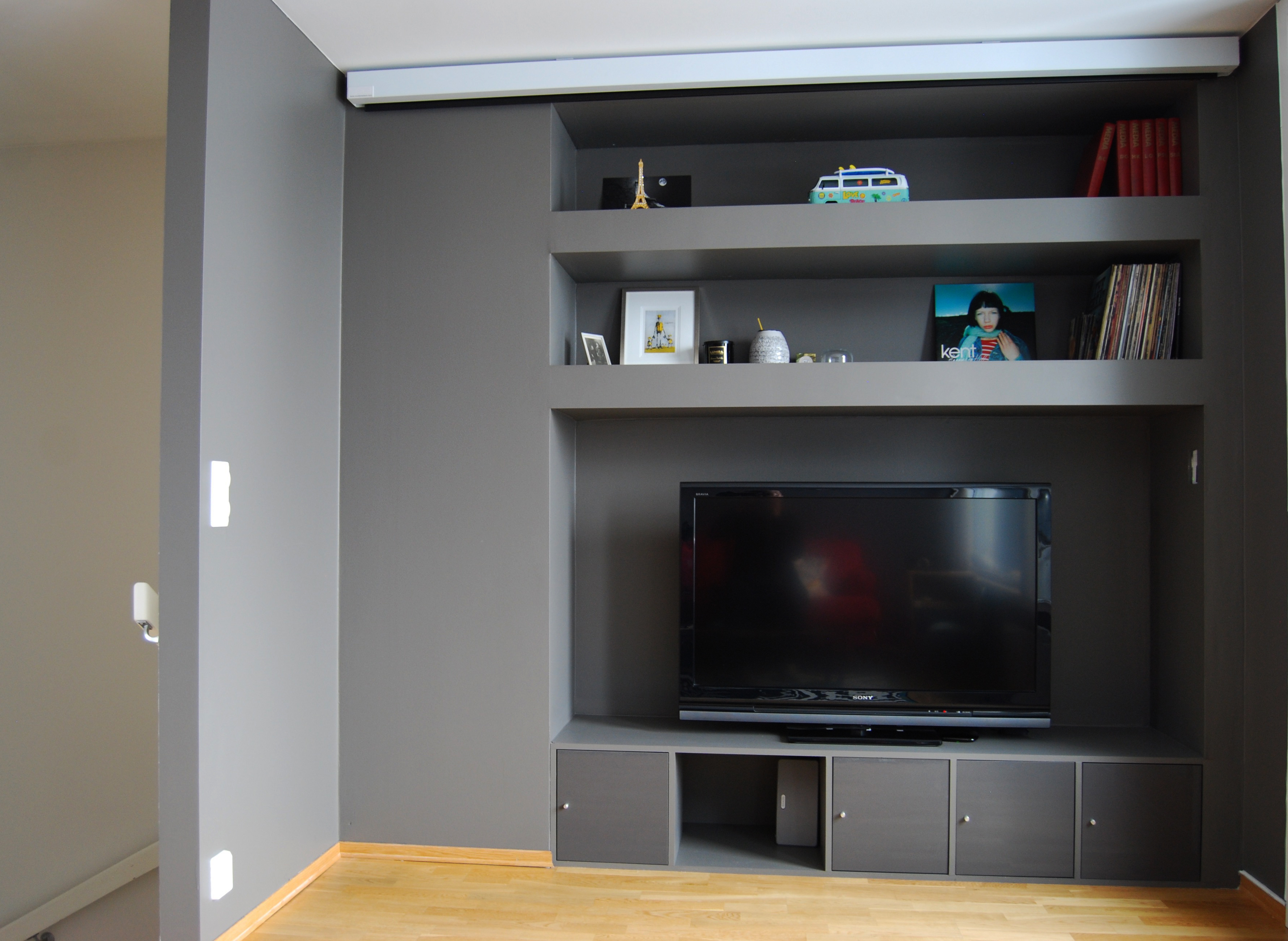 bilde 1 tv hylle fargekorr