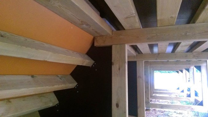 detaljer under rampe