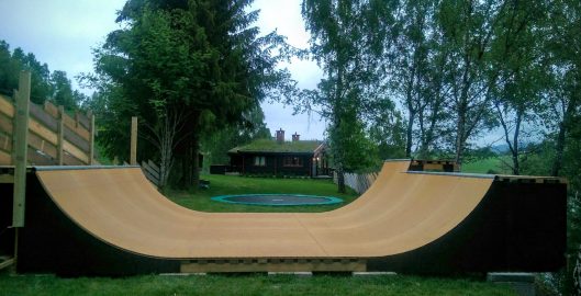 rampe og trampoline